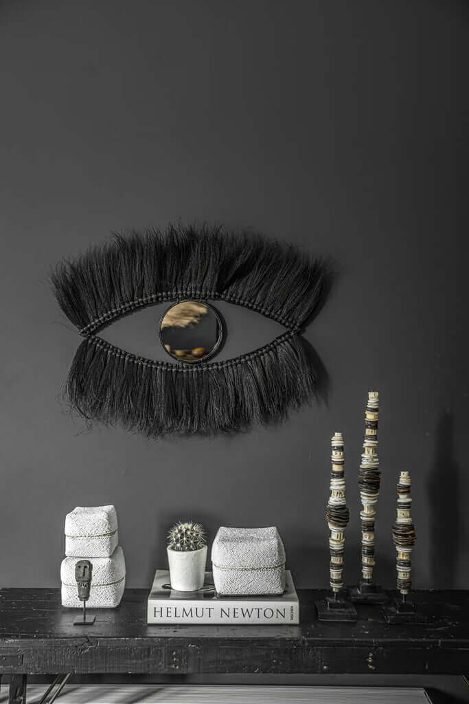 Peili Black Eye, musta Bazar Bizar