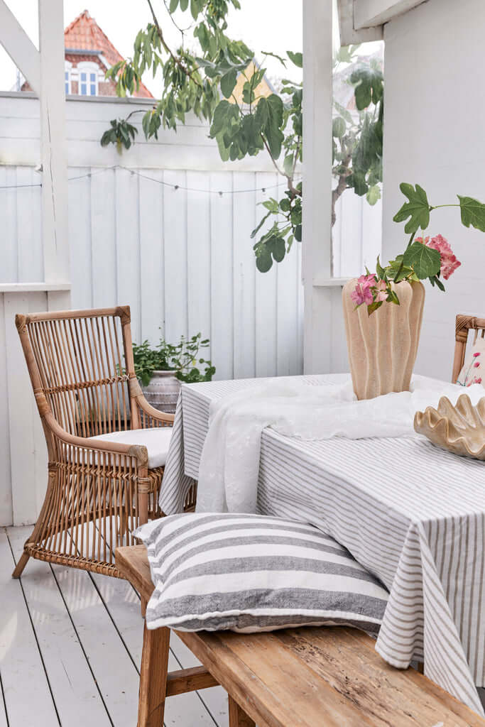 Pöytäliina Olivia, hiekkavalkoraidallinen 220x140 Lene Bjerre Desing