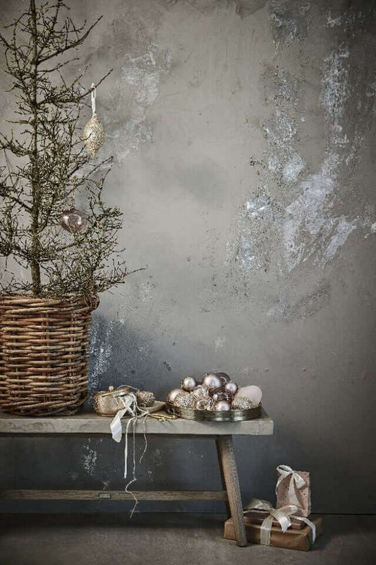 Lene Bjerre Desing Equanimi Living Lene Bjerre ei ole vain yksi kodin sisustusbrändi. Brändin identiteetin luovat sen takana olevat ihmiset. Rakkaus hyvään käsityötaitoon ja luonnon inspiroimaan muotoiluun ovat tärkeitä arvoja Lene Bjerrellä. Jokaisella y