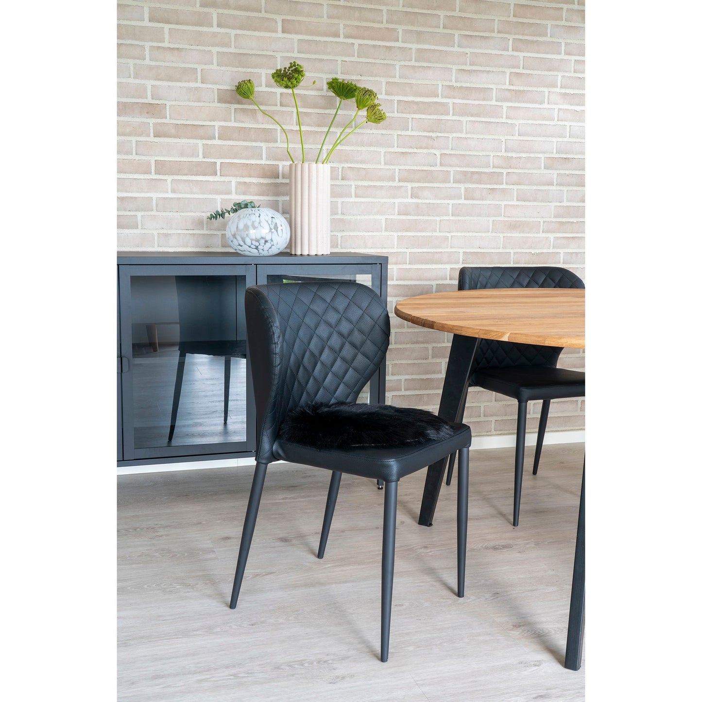 Istuinpehmuste musta, 35 Lammeskind