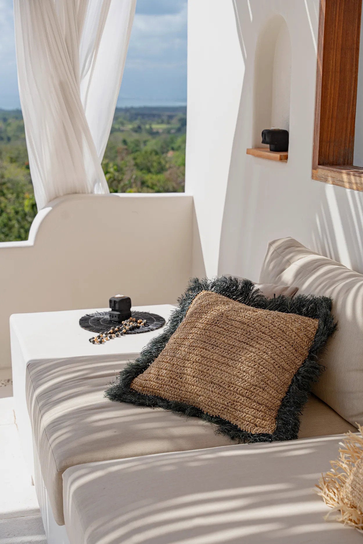 Koristetyynynpäällinen Raffia, luonnollinen/musta 60x60 Bazar Bizar