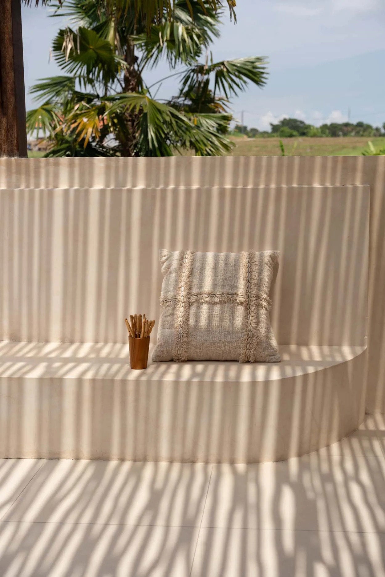 Muki Teak, korkea Bazar Bizar