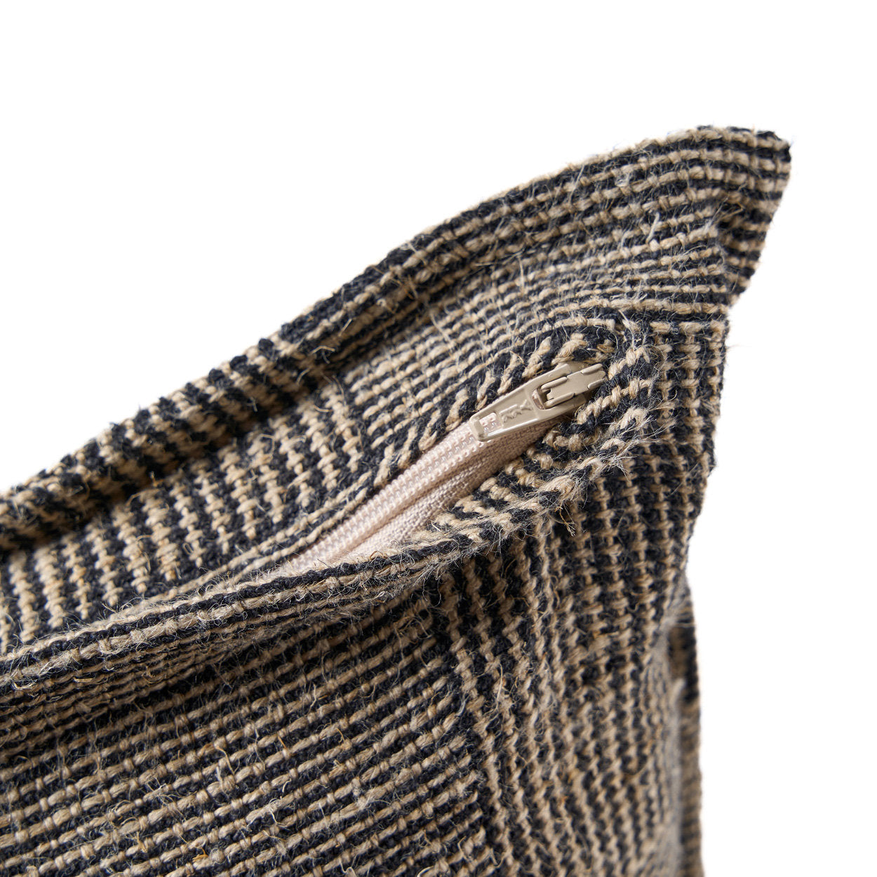 Koristetyynynpäällinen, The Linen Fringe 50 × 50, Bazar Bizar