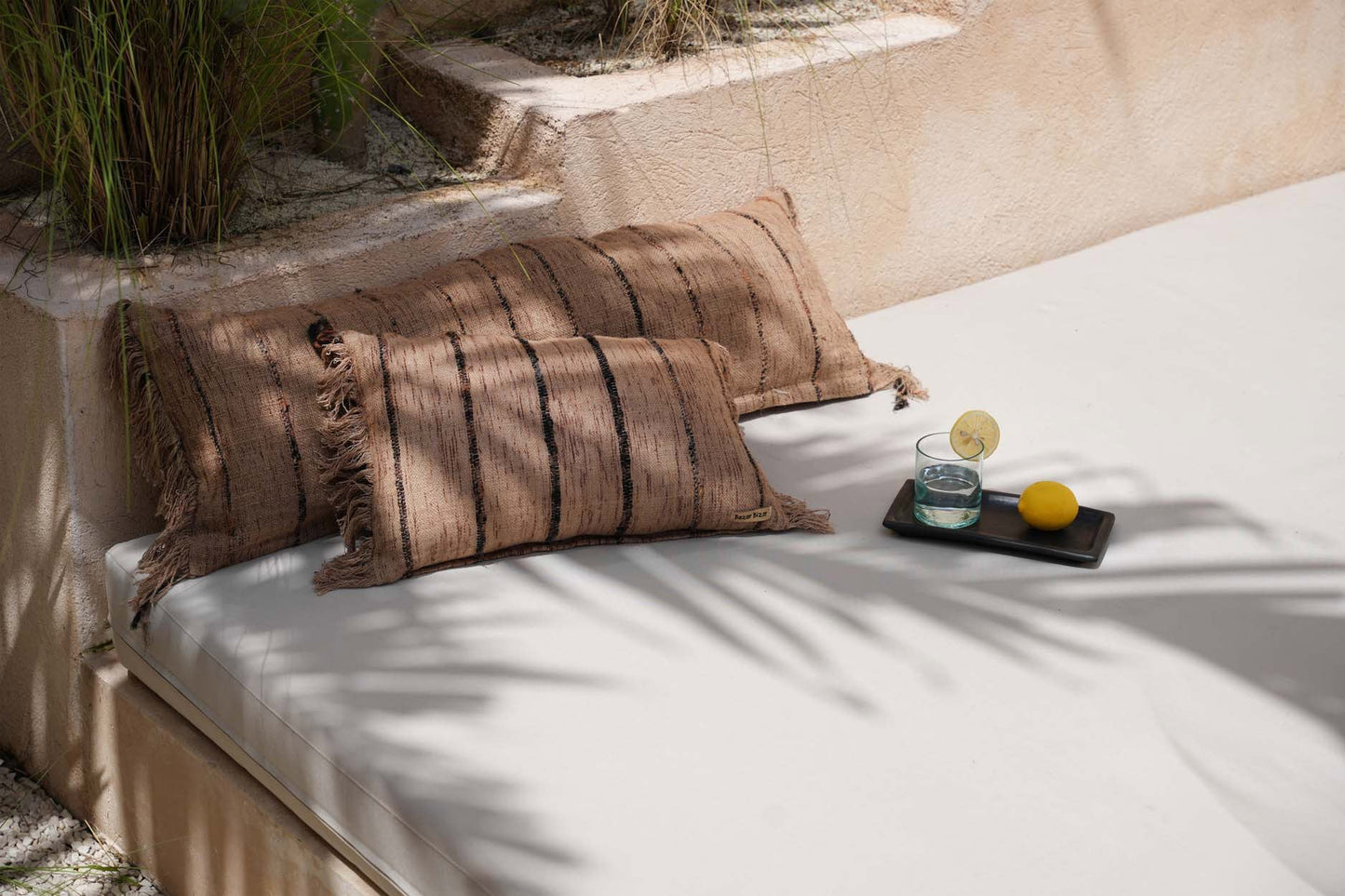 Koristetyynynpäällinen Oh My Gee beige/musta 35x100 Bazar Bizar