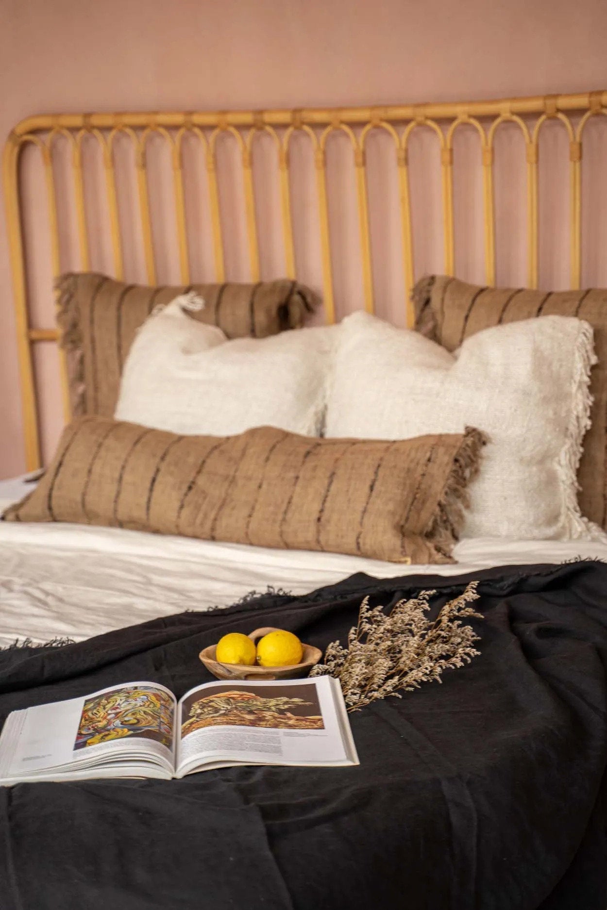 Koristetyynynpäällinen Oh My Gee beige/musta 35x100 Bazar Bizar