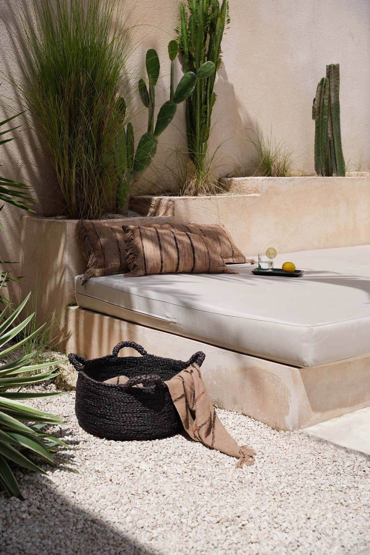 Koristetyynynpäällinen Oh My Gee beige/musta 35x100 Bazar Bizar