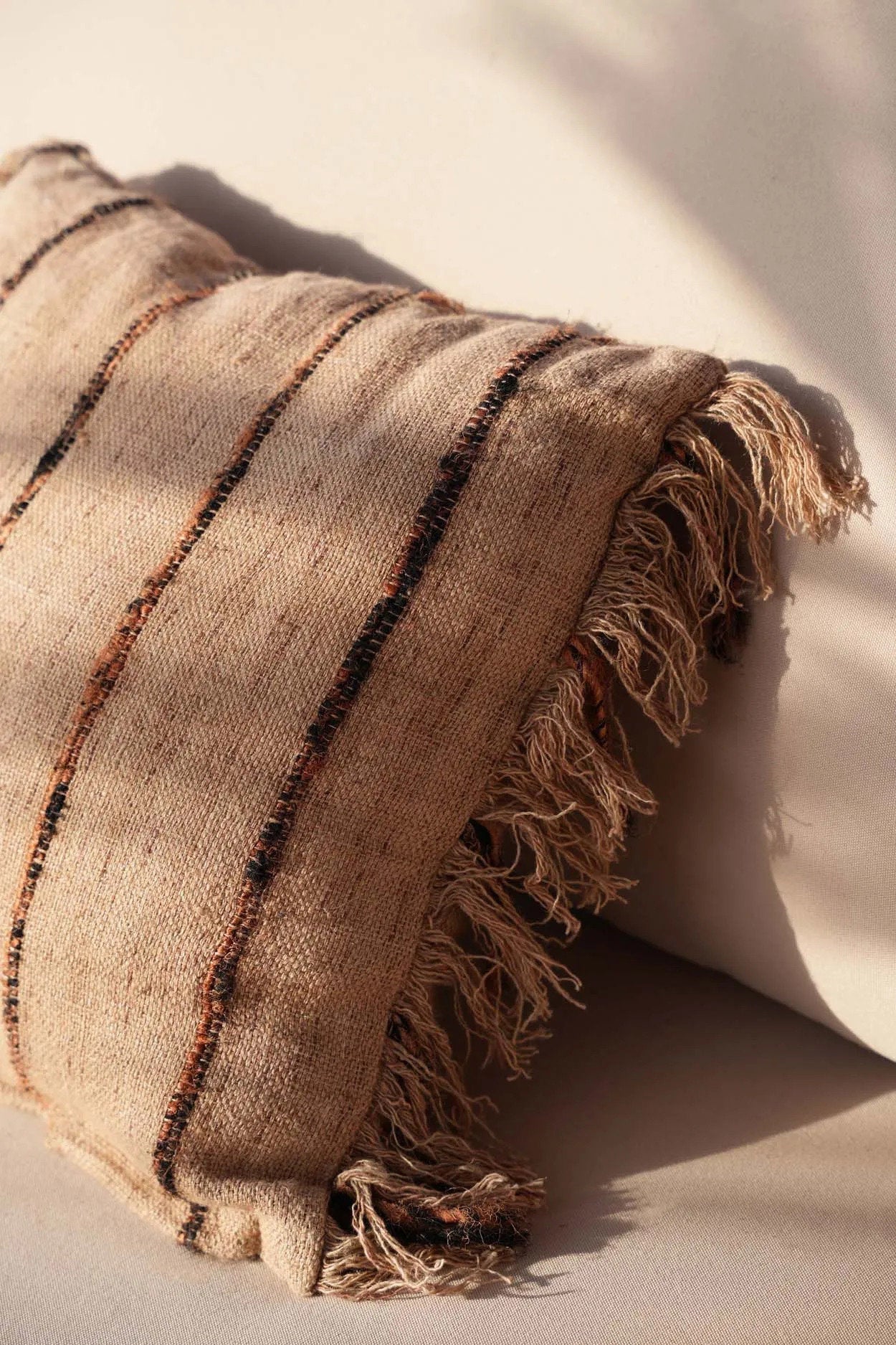 Koristetyynynpäällinen Oh My Gee, beige/musta 40x40 Bazar Bizar