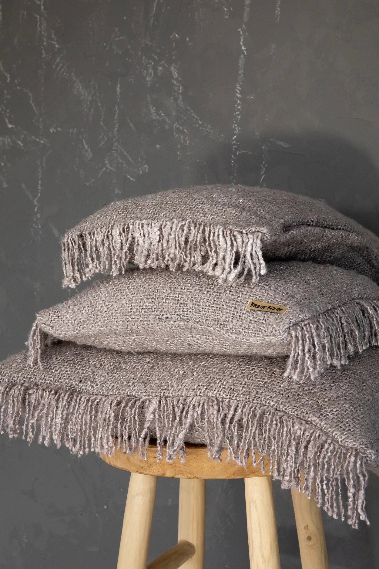 Koristetyynynpäällinen Oh My Gee, helmenharmaa 60x60 Bazar Bizar