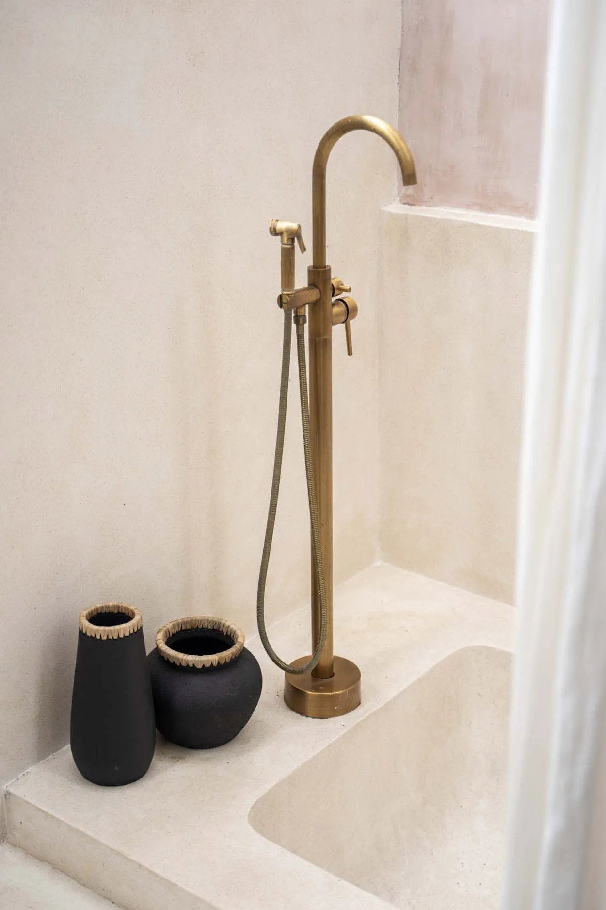 Maljakko Sneaky,  L musta 31x14x14 Bazar Bizar