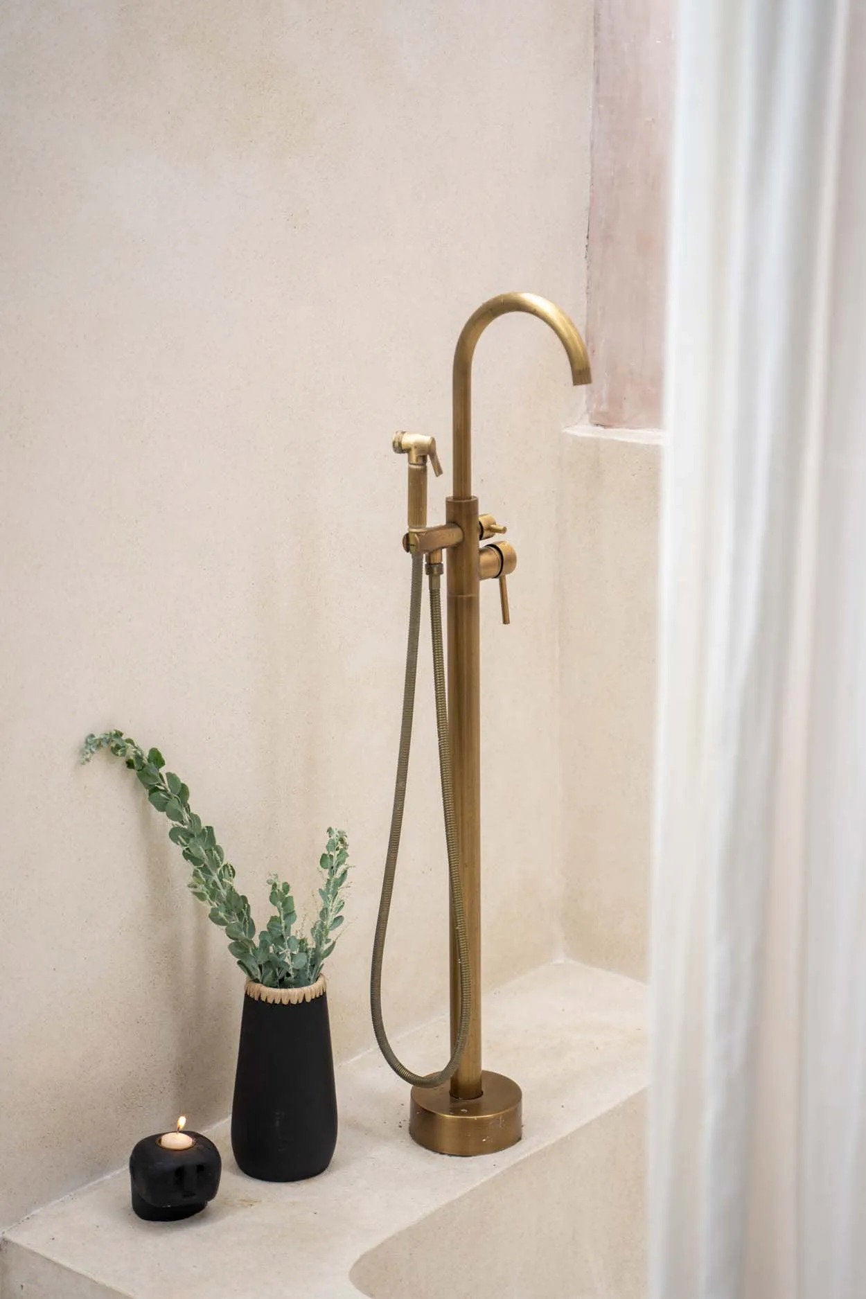 Maljakko Sneaky, M musta 26x14x14 Bazar Bizar