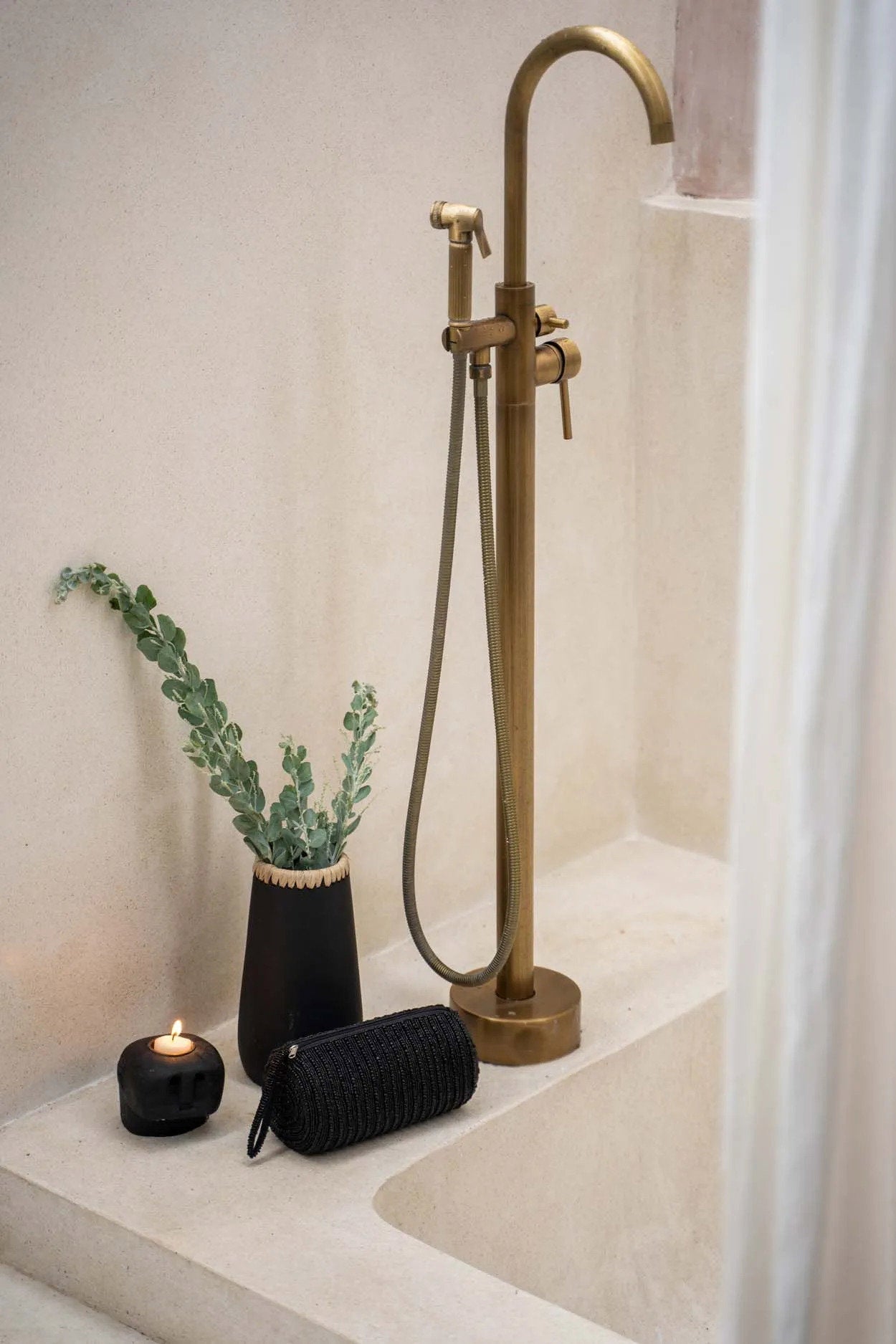 Maljakko Sneaky, S musta 22x14x14 Bazar Bizar