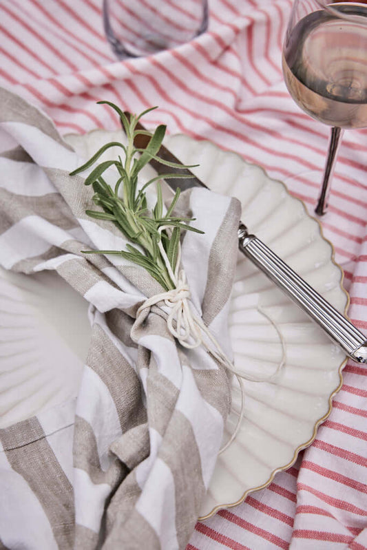 Pöytäliina Olivia, punavalkoraidallinen 220x140 Lene Bjerre Desing