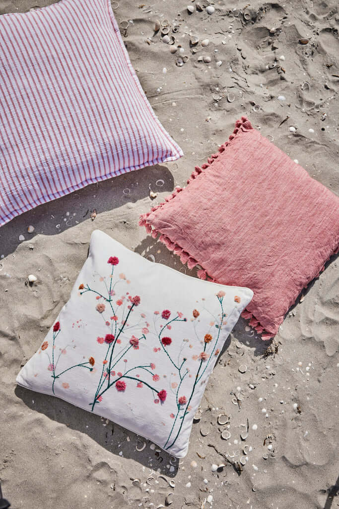 Koristetyyny Olivia, 60x60 punavalkoraidallinen Lene Bjerre Desing